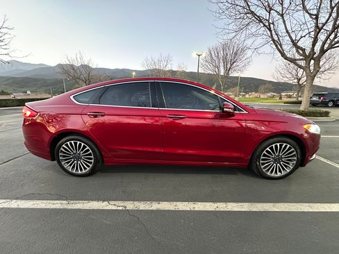 Used 2017 Ford Fusion SE w/ Fusion SE Technology Package image 8