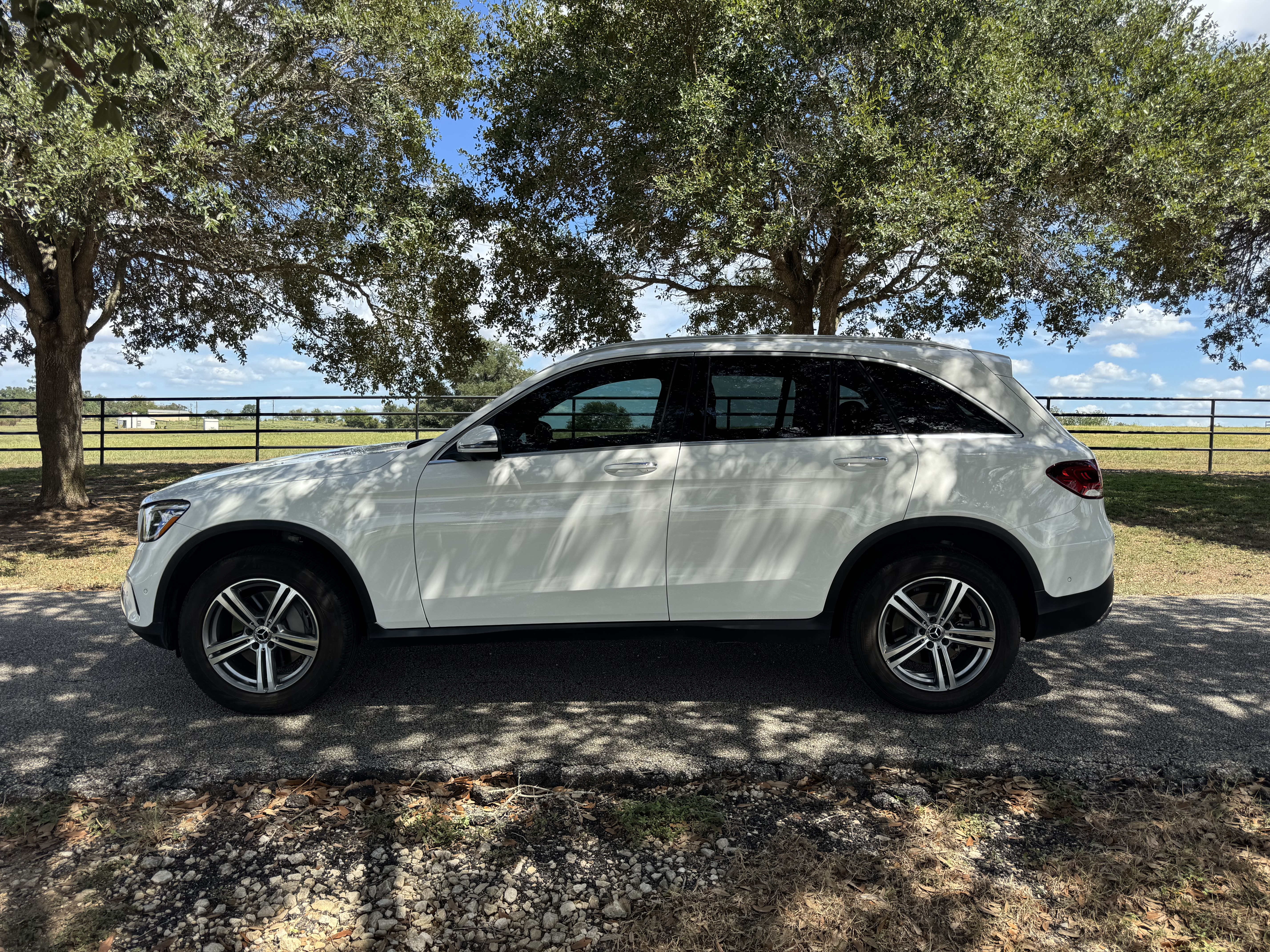 Used 2022 Mercedes-Benz GLC 300 4MATIC image 2