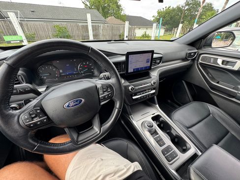 Used 2020 Ford Explorer XLT w/ Equipment Group 202A RWD image 13