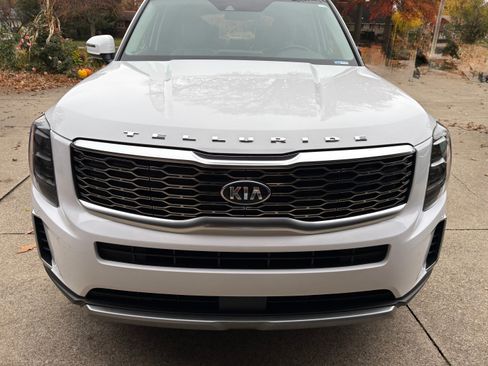 Used 2021 Kia Telluride EX w/ EX Premium Package image 2