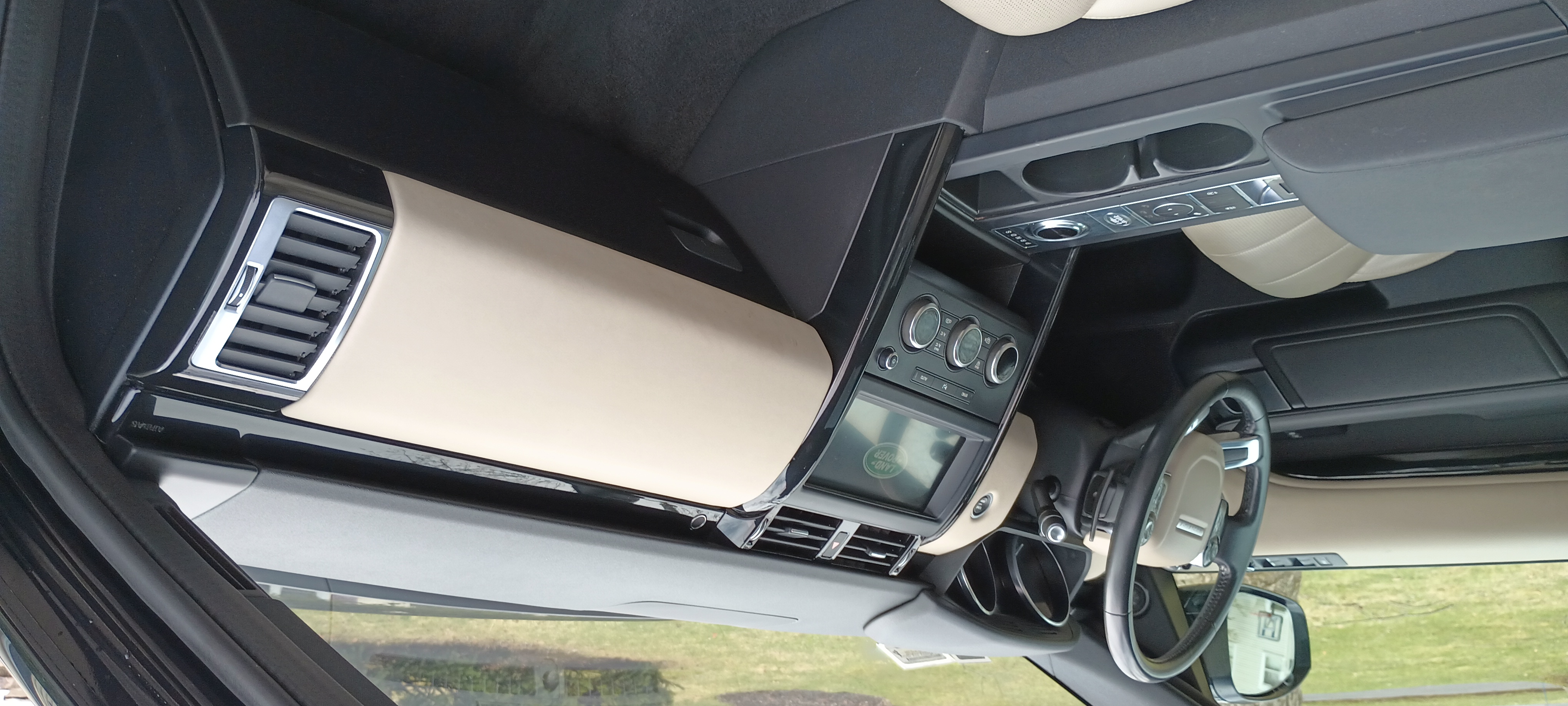 Used 2020 Land Rover Discovery SE AWD/4WD image 18