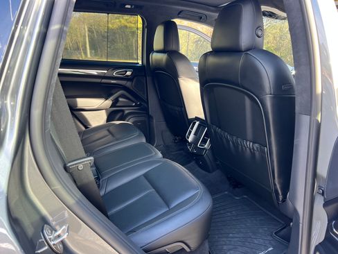 Used 2014 Porsche Cayenne Turbo S image 5