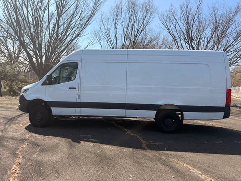 Used 2024 Mercedes-Benz Sprinter 2500 image 6