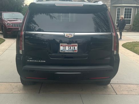 Used 2017 Cadillac Escalade Platinum image 5