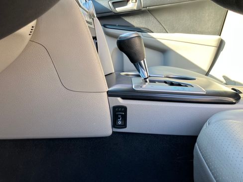 Used 2014 Toyota Camry LE image 14