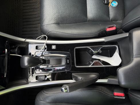 Used 2017 Honda Accord Touring image 11