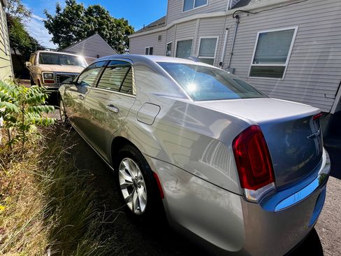 Used 2015 Chrysler 300 Limited RWD image 20