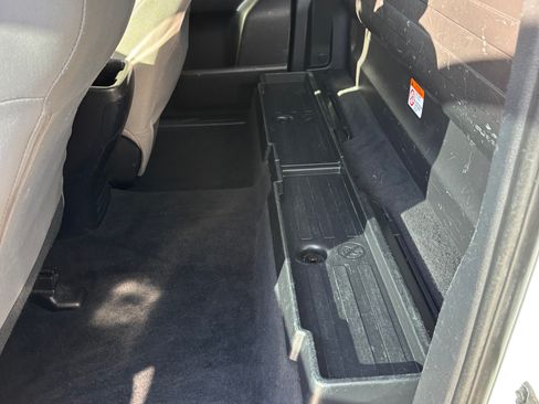 Used 2018 Toyota Tacoma SR image 10