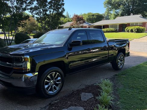 Used 2017 Chevrolet Silverado 1500 LT AWD/4WD image 1