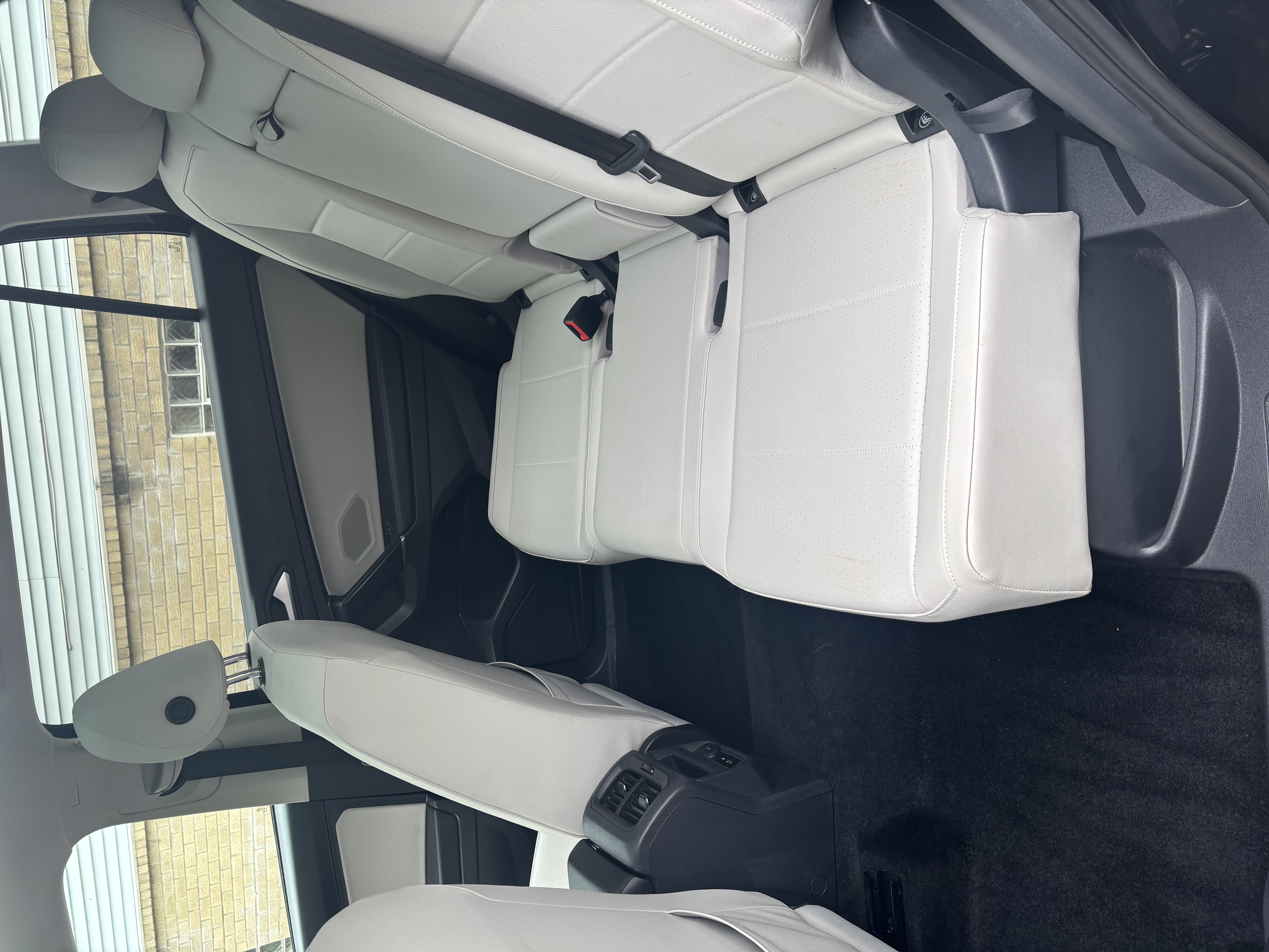 Used 2020 Volkswagen Tiguan SEL AWD/4WD image 9