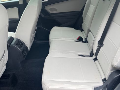 Used 2020 Volkswagen Tiguan SEL AWD/4WD image 9