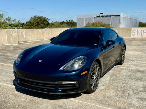 Used 2017 Porsche Panamera image 2