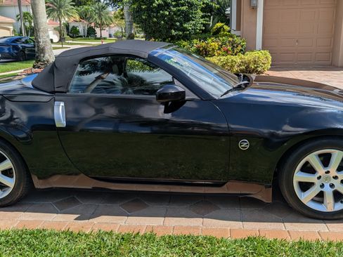 Used 2004 Nissan 350Z Touring image 4