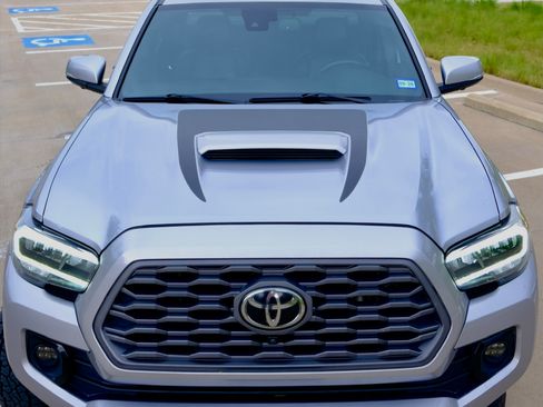 Used 2020 Toyota Tacoma TRD Sport w/ TRD Premium Sport Package image 4