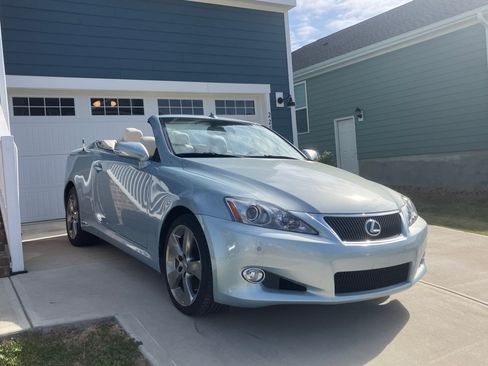 Used 2010 Lexus IS 350C image 4