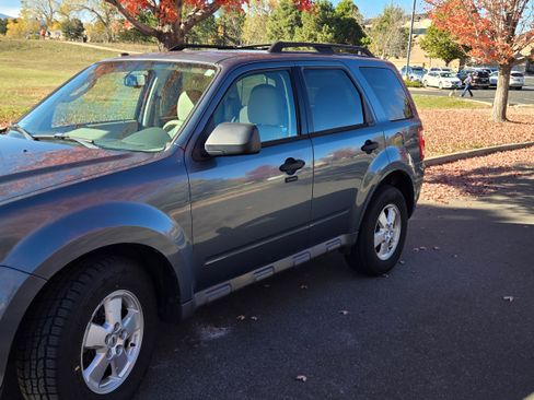 Used 2011 Ford Escape XLT w/ Cargo Pkg image 4
