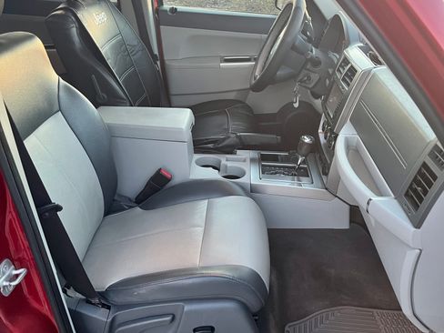 Used 2008 Jeep Liberty Limited w/ Premium Group II image 16