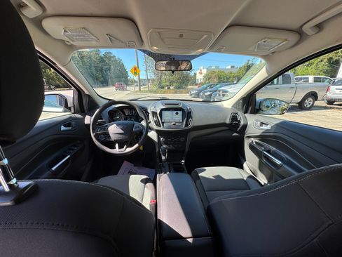 Used 2018 Ford Escape SE w/ SE Sync 3 Package image 9