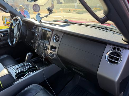 Used 2017 Ford Expedition Platinum image 12