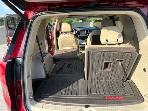 Used 2017 GMC Acadia Denali w/ Technology Package AWD/4WD image 17