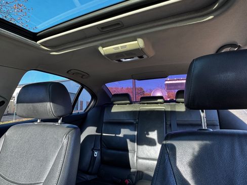 Used 2011 BMW 335i xDrive Sedan image 16