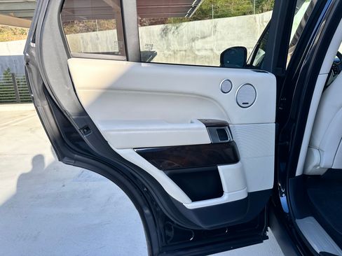 Used 2014 Land Rover Range Rover Supercharged image 11