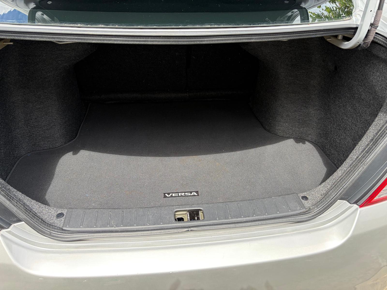 Used 2019 Nissan Versa SV FWD image 9