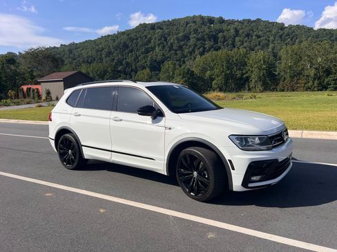 Used 2021 Volkswagen Tiguan SE R-Line w/ 3rd Row Seat Package AWD/4WD image 4