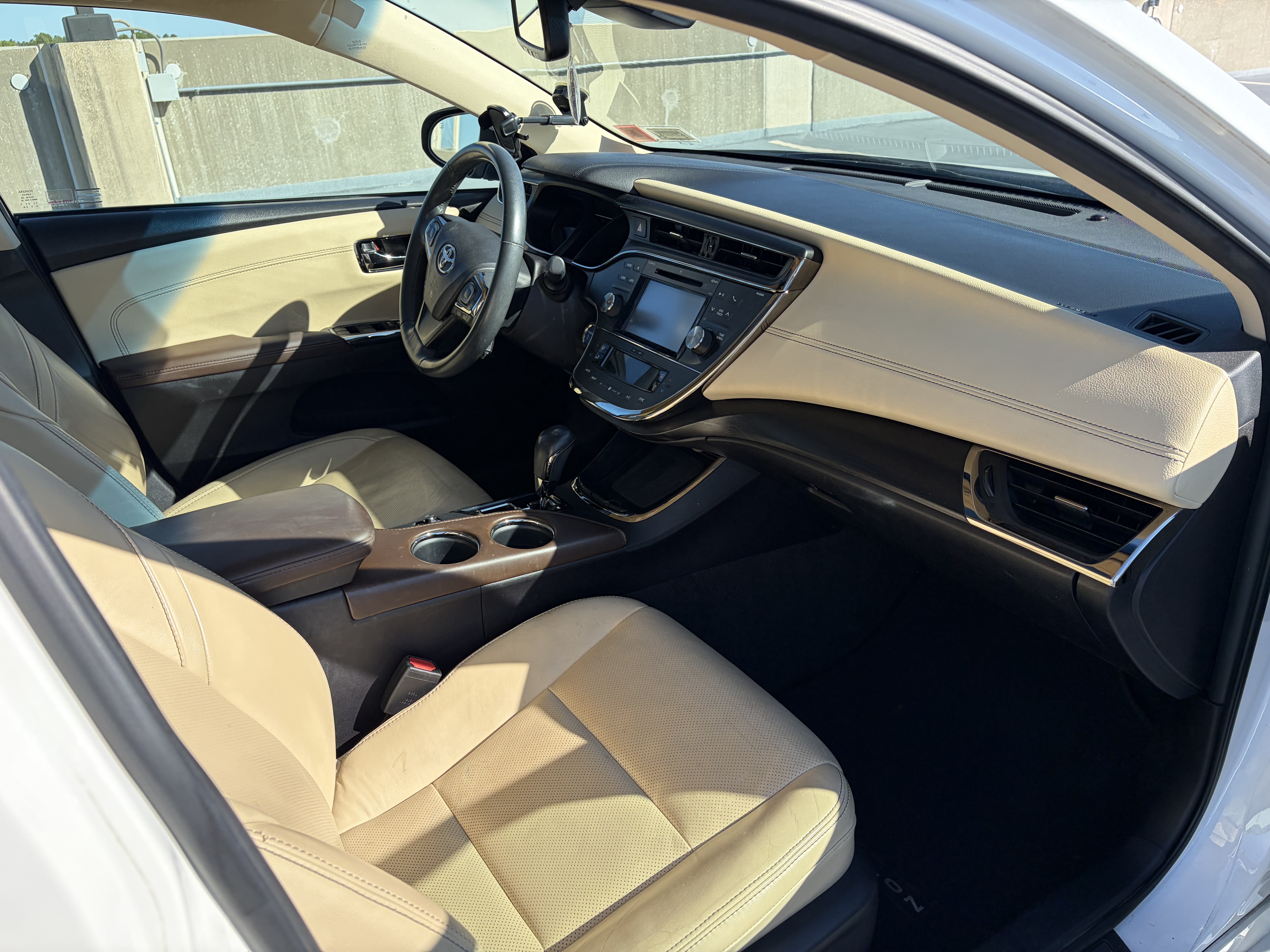Used 2016 Toyota Avalon Limited w/ Toyota Safety Sense Package FWD image 9