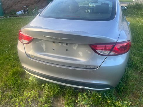 Used 2016 Chrysler 200 Limited FWD image 5