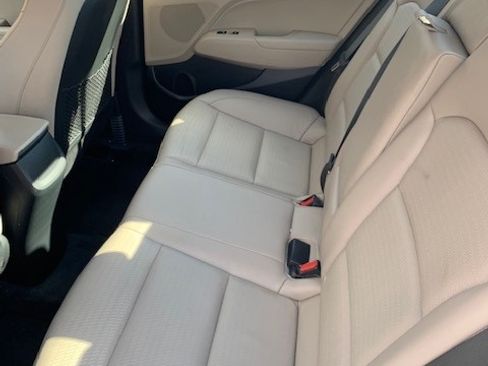 Used 2017 Hyundai Elantra Limited w/ Limited Tech Package 04 image 9