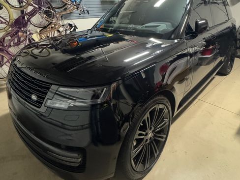 Used 2024 Land Rover Range Rover Long Wheelbase SE image 1