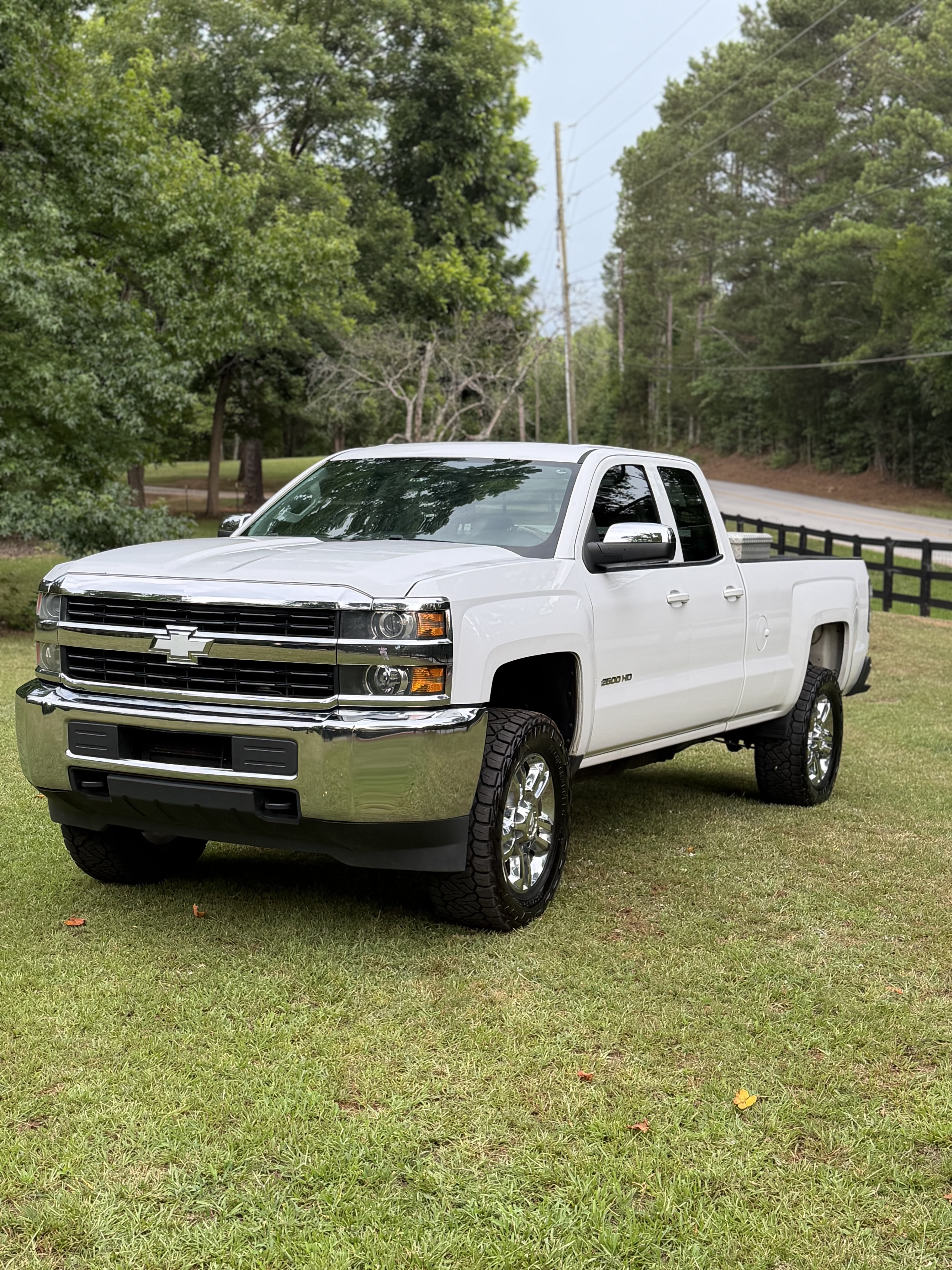 Used 2015 Chevrolet Silverado 2500 W/T RWD image 2