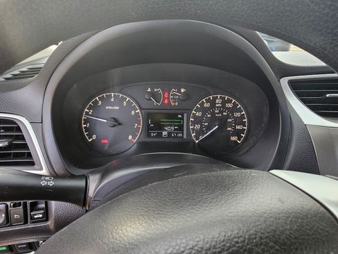 Used 2016 Nissan Sentra S image 5