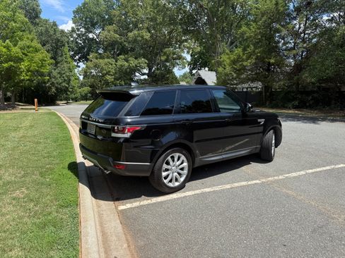 Used 2017 Land Rover Range Rover Sport HSE AWD/4WD image 8