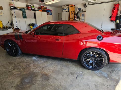 Used 2009 Dodge Challenger R/T image 2