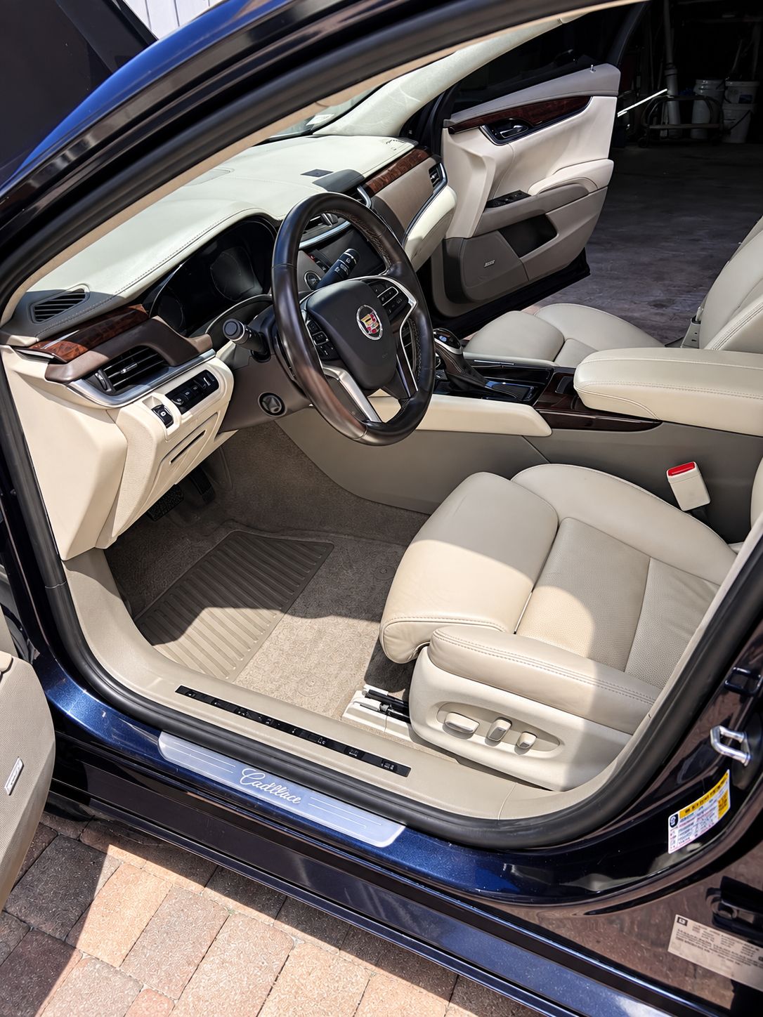 Used 2013 Cadillac XTS Platinum FWD image 15