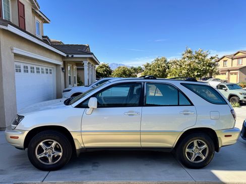 Used 2000 Lexus RX 300 w/ Limited Pkg FWD image 8