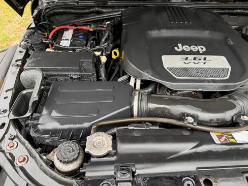 Used 2013 Jeep Wrangler Unlimited Sport image 28