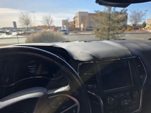 Used 2018 Jeep Grand Cherokee Overland image 15