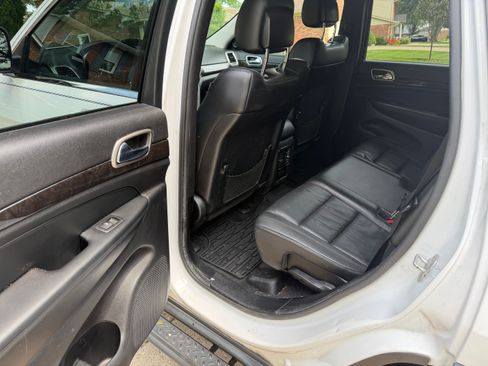 Used 2013 Jeep Grand Cherokee Altitude AWD/4WD image 12