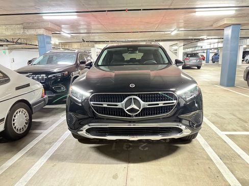 Used 2025 Mercedes-Benz GLC 350e 4MATIC image 10