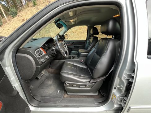 Used 2011 Chevrolet Tahoe LT AWD/4WD image 25