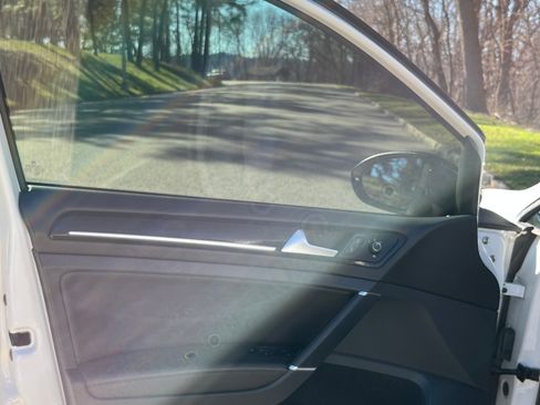 Used 2018 Volkswagen Golf 4-Door image 14