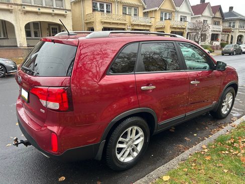 Used 2015 Kia Sorento LX image 9