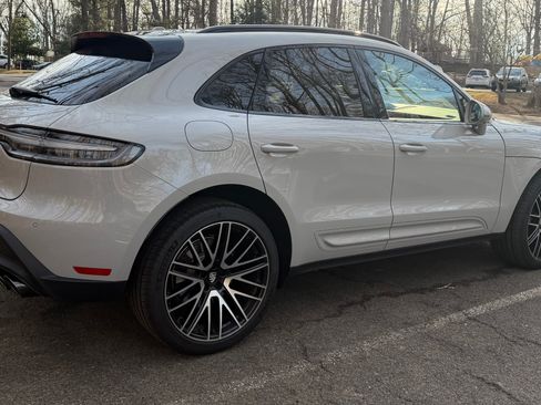 Used 2025 Porsche Macan image 18