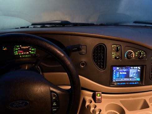 Used 2002 Ford E-350 and Econoline 350 Club Wagon image 18