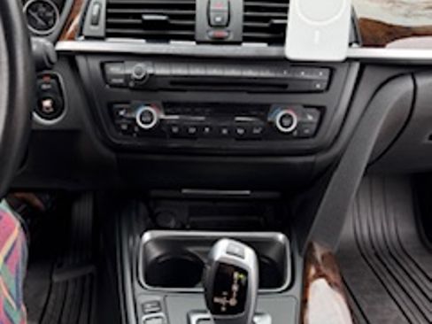 Used 2015 BMW 320i Sedan image 9