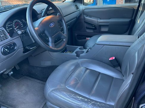 Used 2002 Ford Explorer XLT image 5