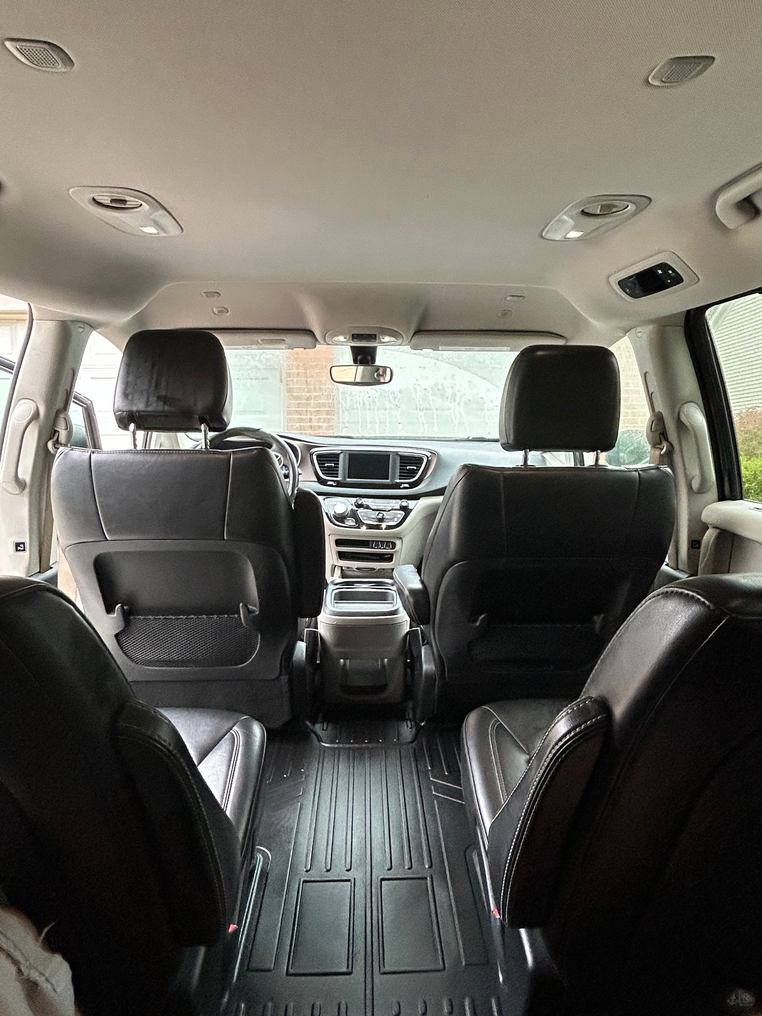 Used 2021 Chrysler Voyager Lxi FWD image 9